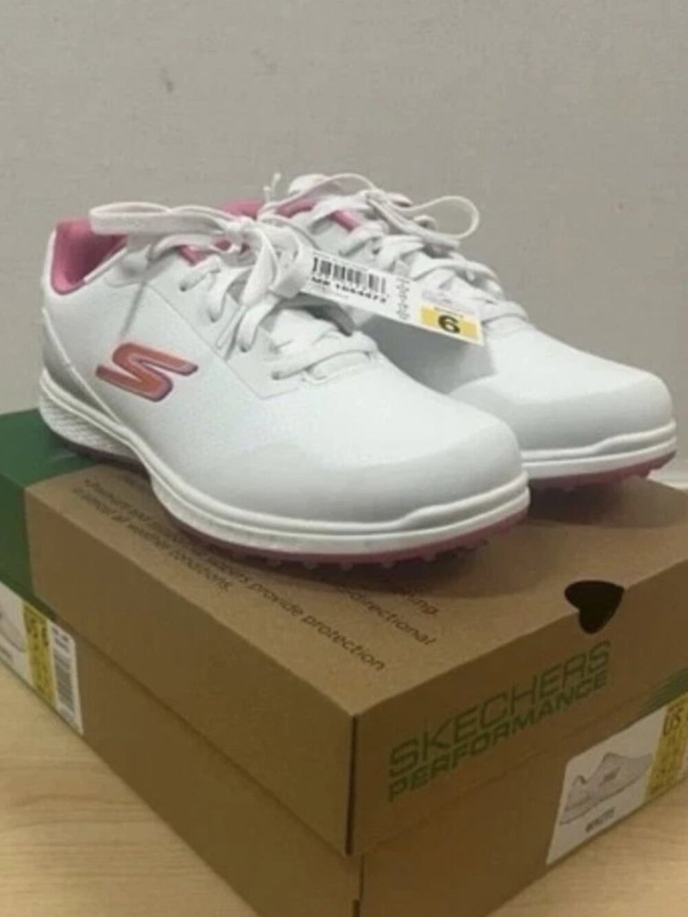New Skechers Women's GO GOLF Pivot Durable Grip Golf Shoes only Size 7 left
